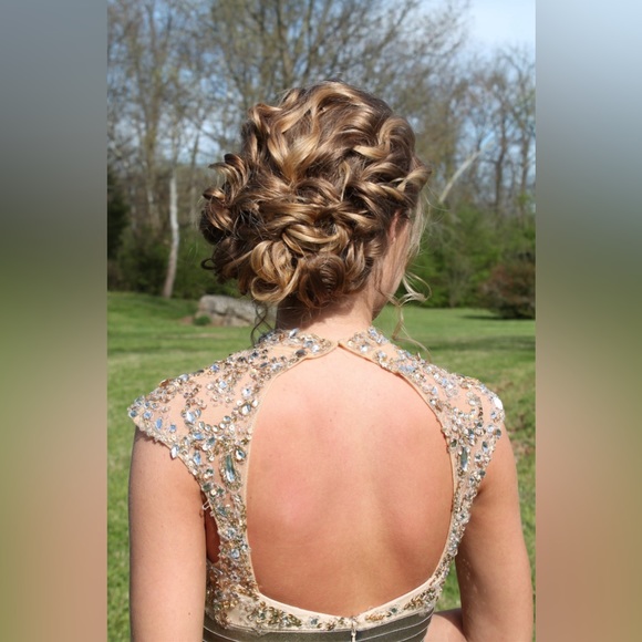 Gorgeous Gold Formal - Picture 4 of 13